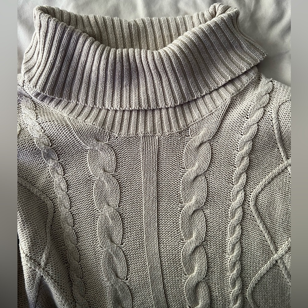GBG Los Angeles Cream Cable Knit Turtleneck Sweater